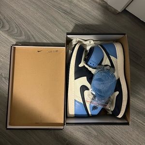 Jordan 1 Retro High
Obsidian